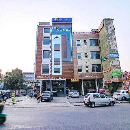 Fabhotel Palm Plaza Zirakpur Bagian luar foto