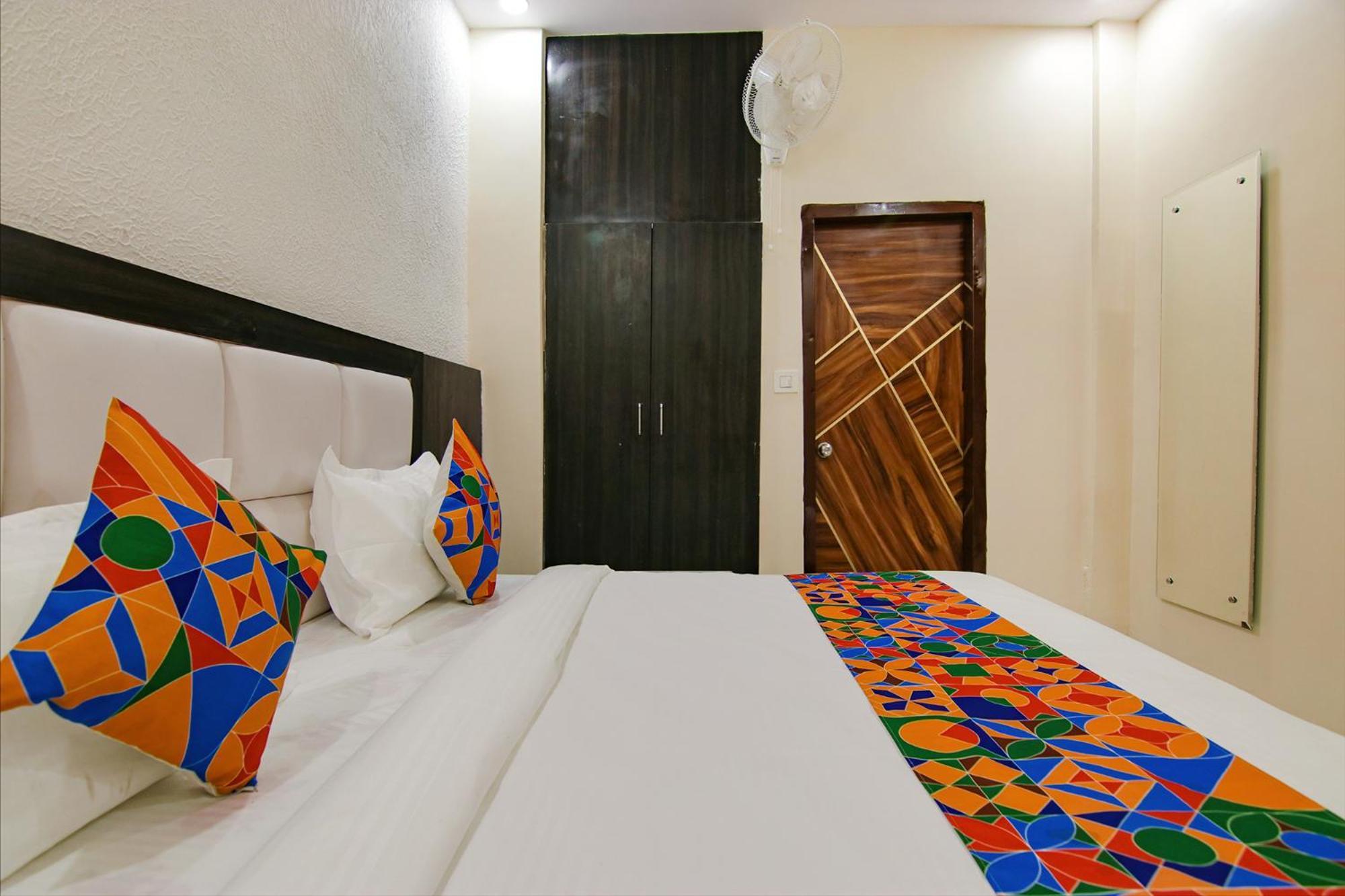 Fabhotel Palm Plaza Zirakpur Bagian luar foto