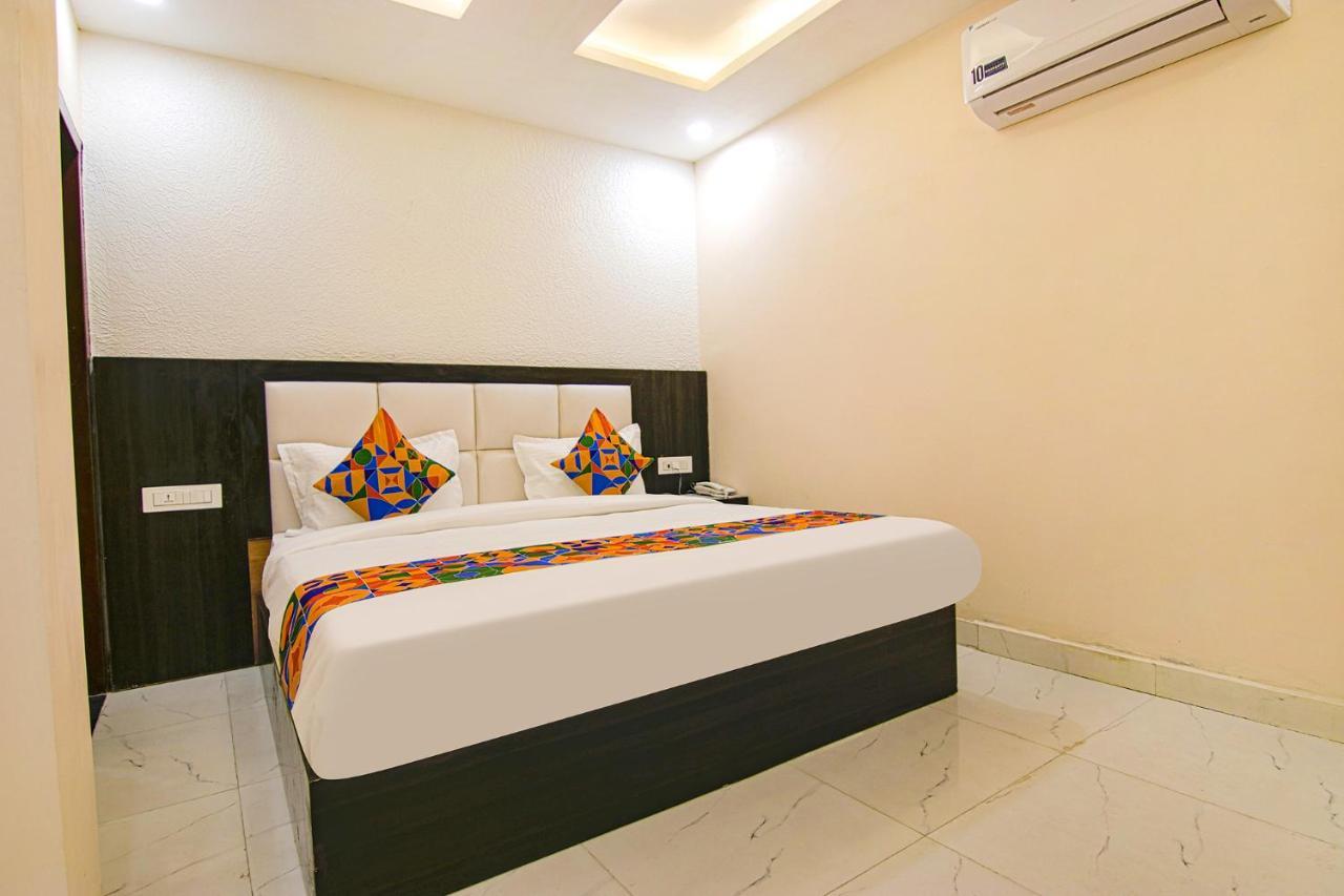 Fabhotel Palm Plaza Zirakpur Bagian luar foto