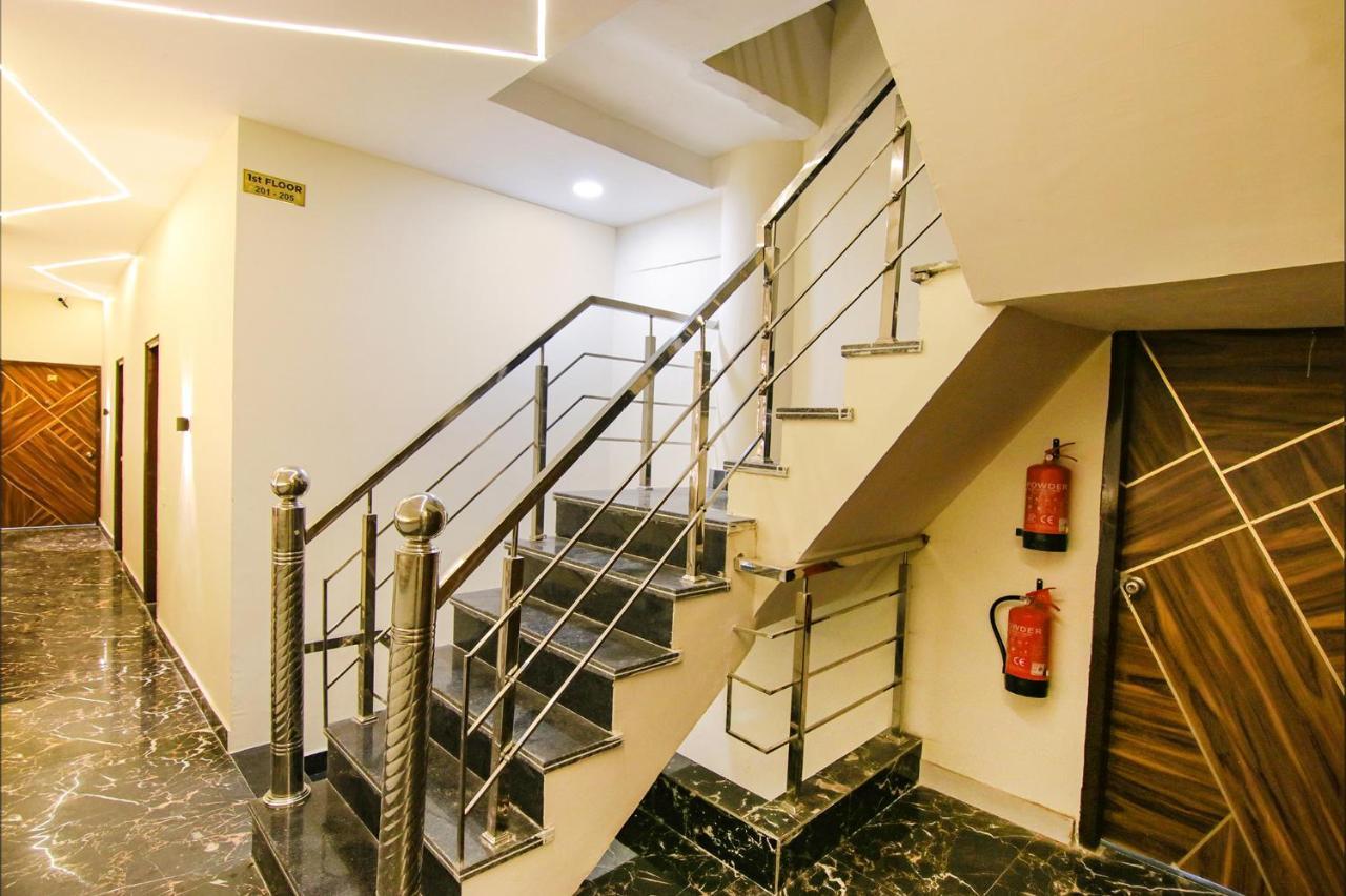 Fabhotel Palm Plaza Zirakpur Bagian luar foto