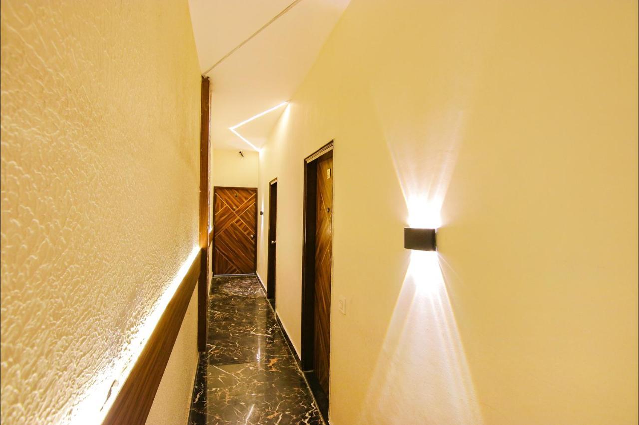 Fabhotel Palm Plaza Zirakpur Bagian luar foto